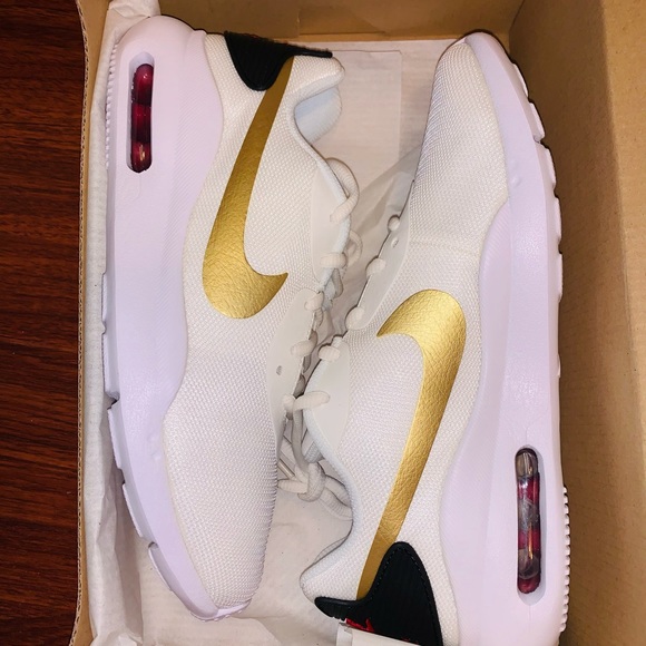 WMNS Nike Air Max Oketo - Picture 8 of 10